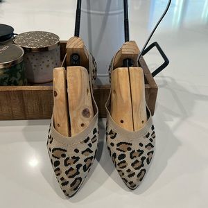 Leopard print flats. Sz 6.5
